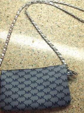 MICHAEL KORS Navy/Grey Logo Converted Crossbody Pochette w/ Chain⛓️Strap